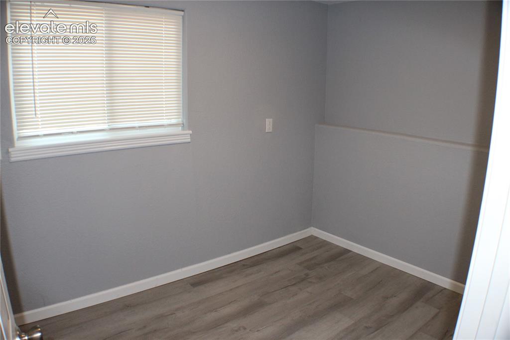 Image 23 of 28: Light gray wall color, horizontal window blinds, white window trim, white b