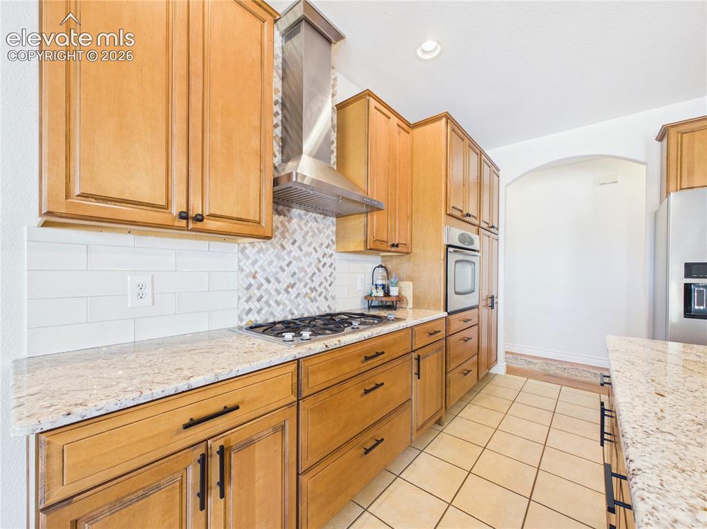 Image 15 of 50: Kitchen