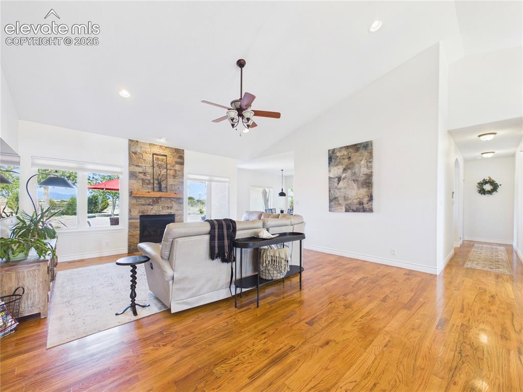 Image 9 of 50: Living Room