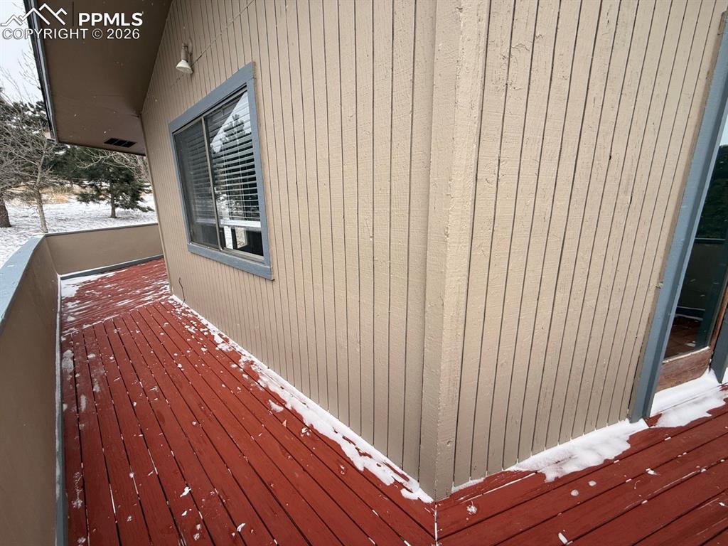 Image 10 of 29: Deck