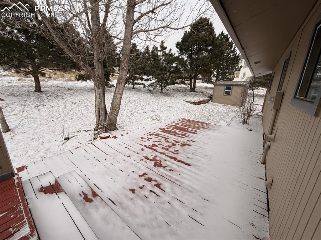 Image 11 of 29: Deck