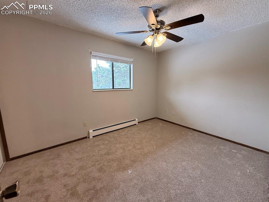 Image 19 of 29: Bedroom