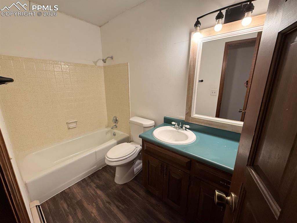 Image 21 of 29: Bathroom