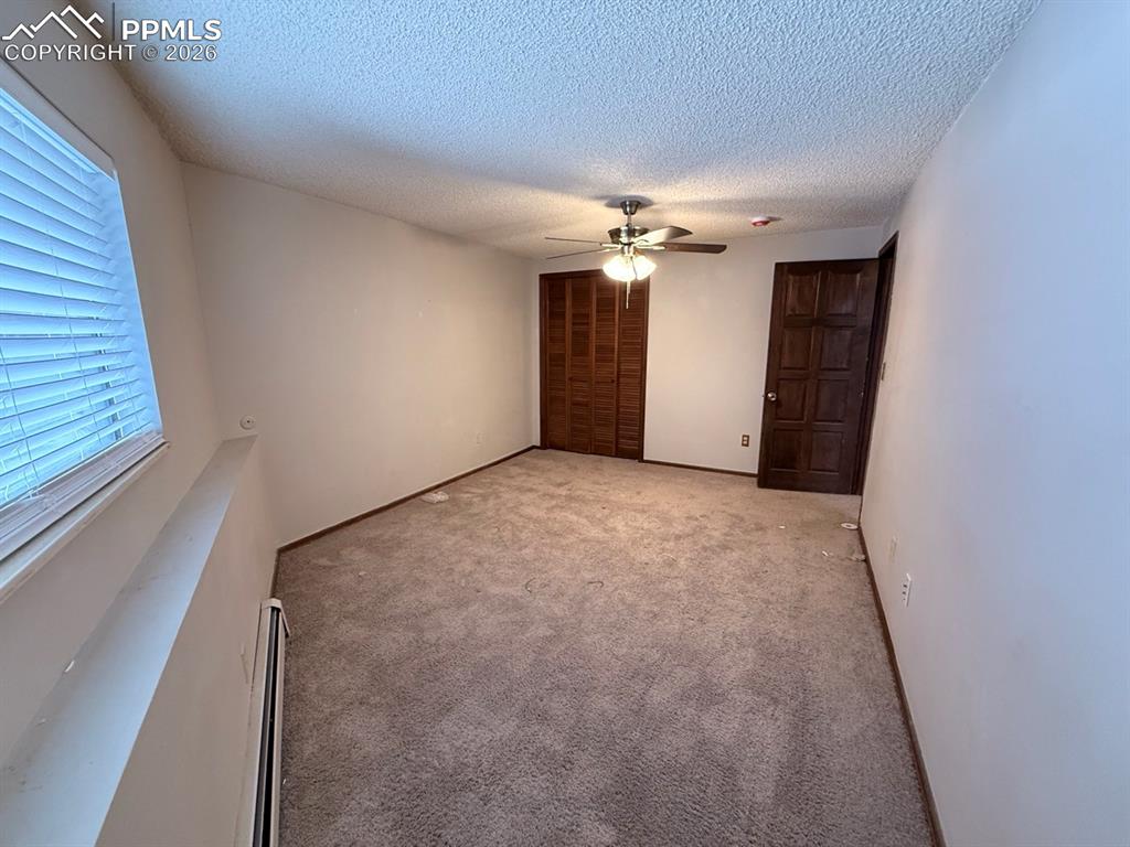 Image 27 of 29: Bedroom