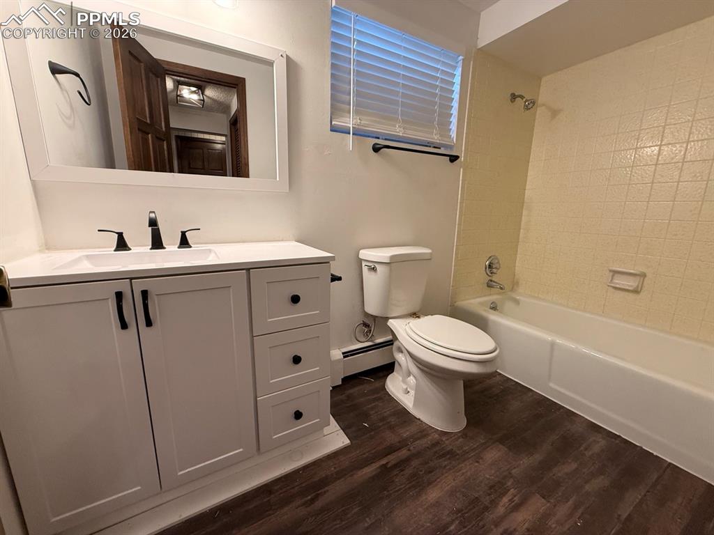 Image 29 of 29: Bathroom