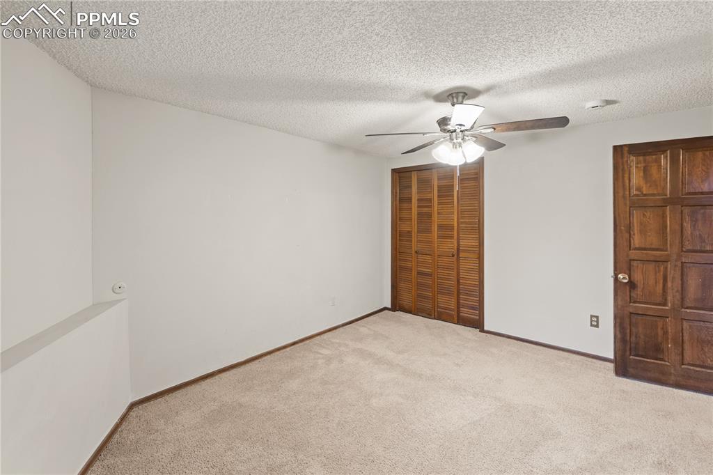 Image 30 of 50: Bedroom