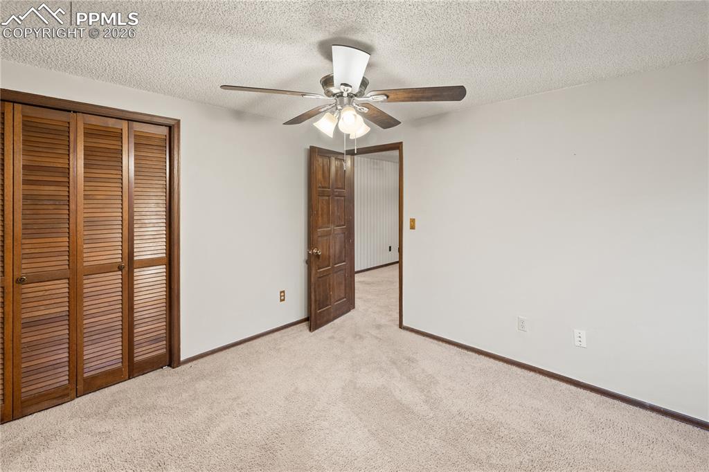 Image 31 of 50: Bedroom