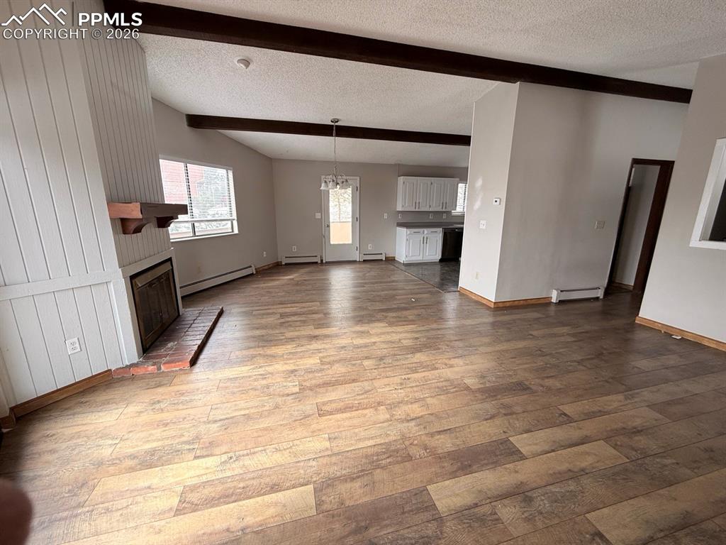 Image 4 of 29: Living Room