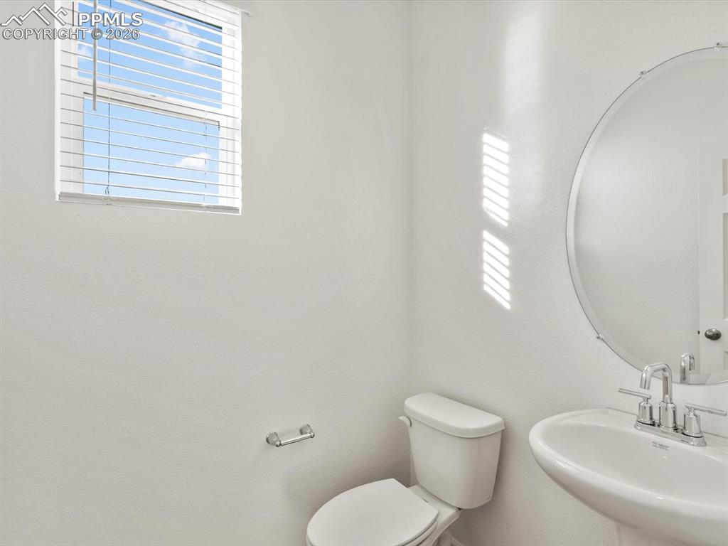 Image 12 of 27: Bathroom