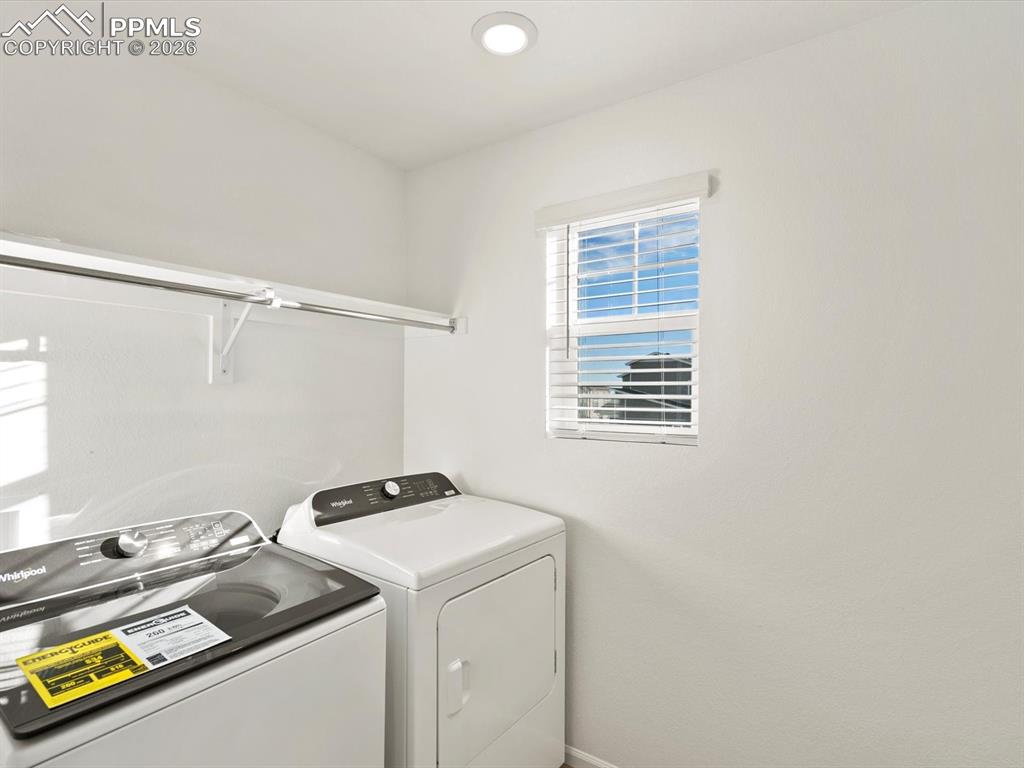 Image 22 of 27: Laundry