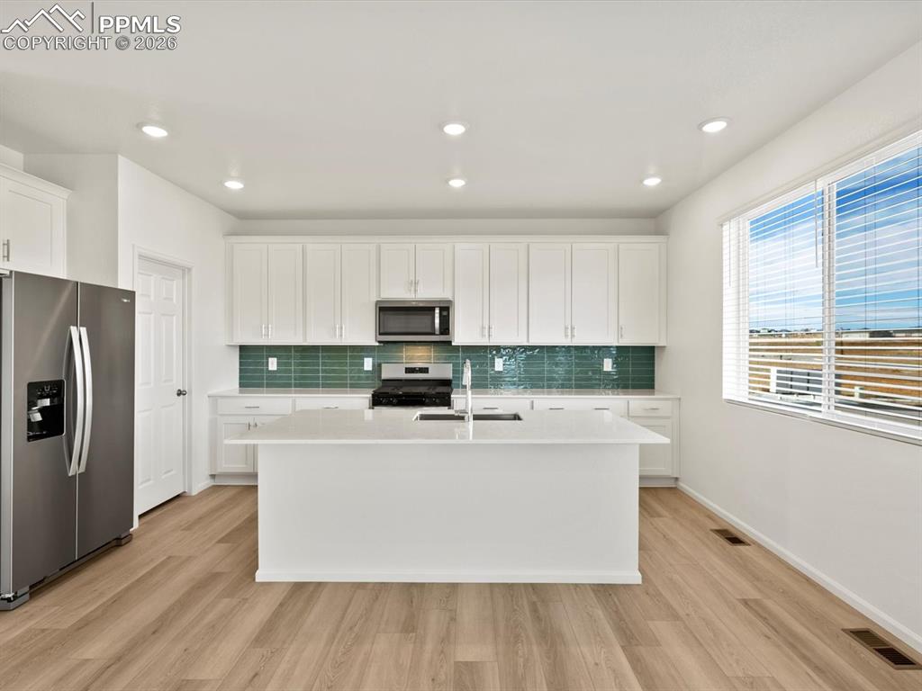 Image 3 of 27: Kitchen