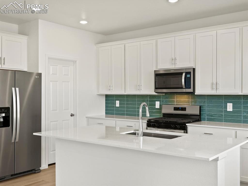 Image 5 of 27: Kitchen