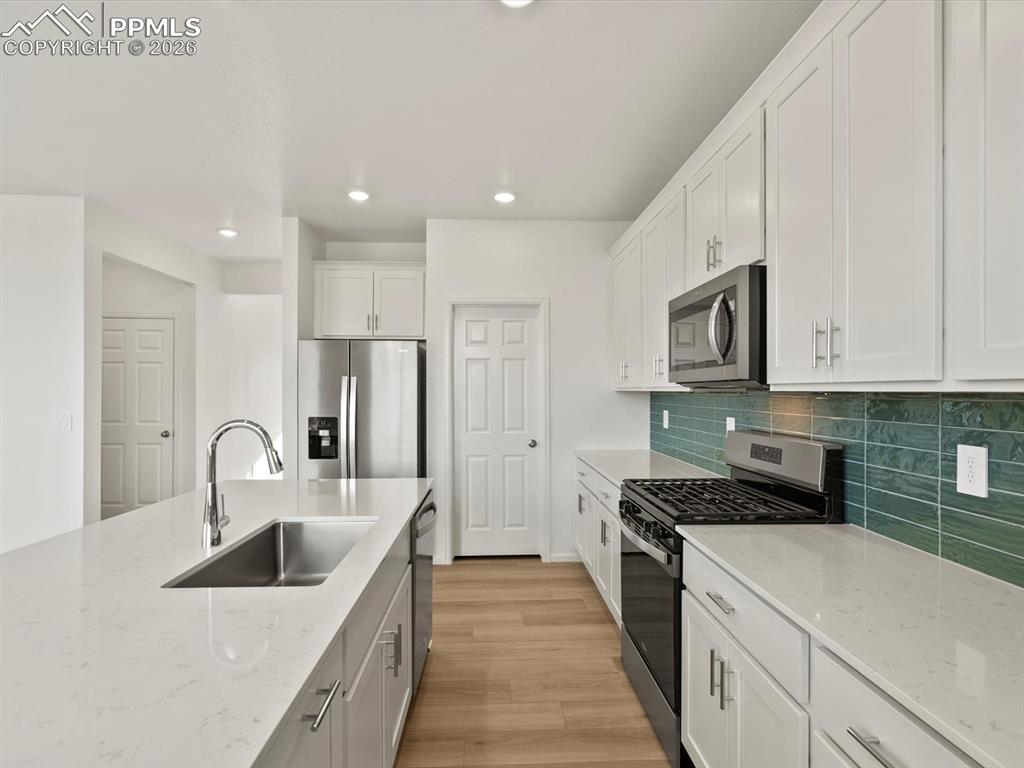 Image 6 of 27: Kitchen