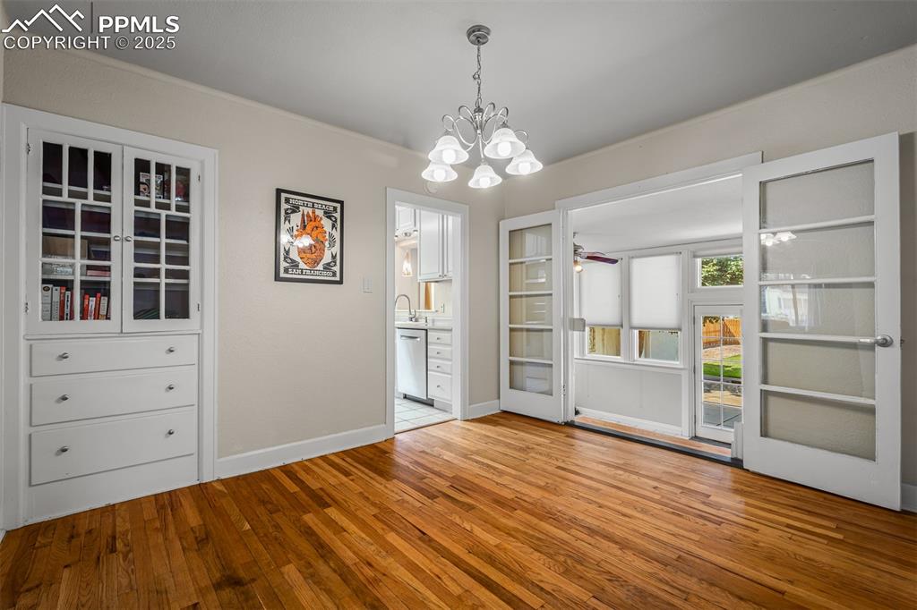 Image 10 of 47: Dining Room