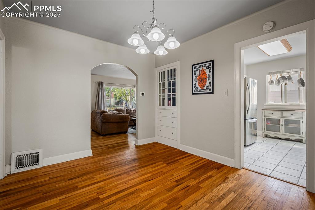 Image 12 of 47: Dining Room