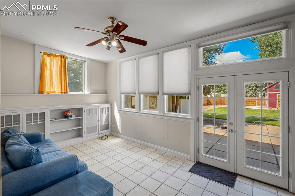 Image 16 of 47: Sun Room