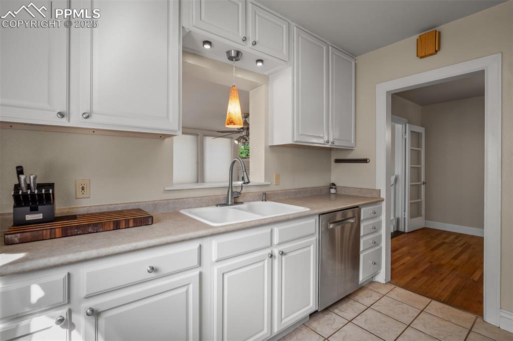 Image 20 of 47: Kitchen