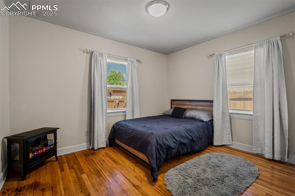 Image 26 of 47: Bedroom