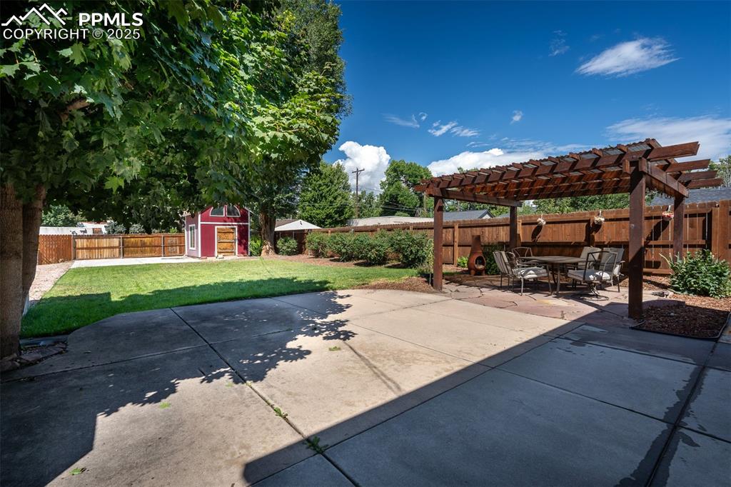 Image 46 of 47: Patio