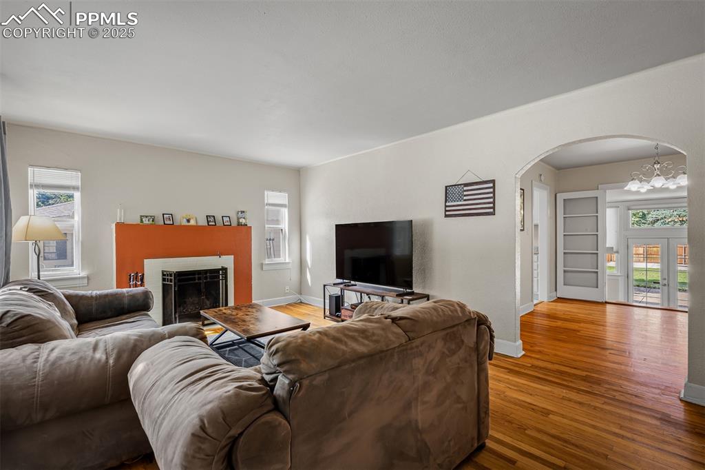 Image 7 of 47: Living Room