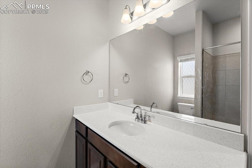 Image 14 of 48: Main level full bath #2