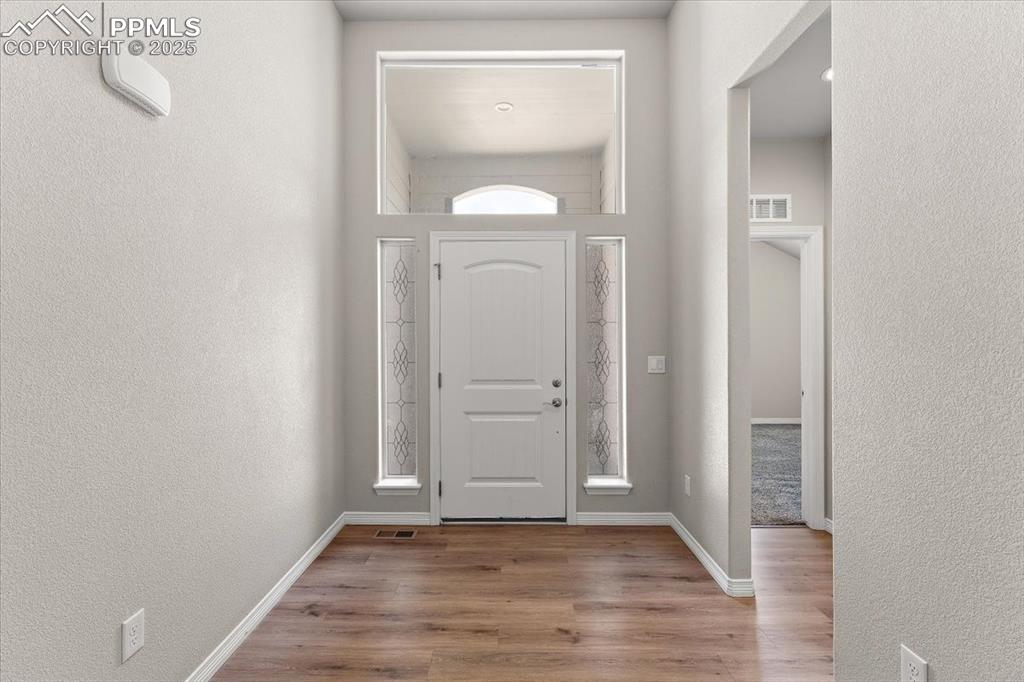 Image 2 of 48: Lovely entry way