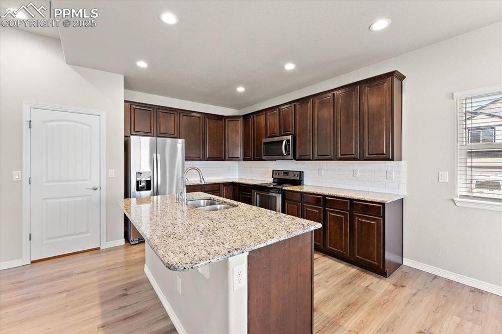 Image 31 of 48: More kitchen