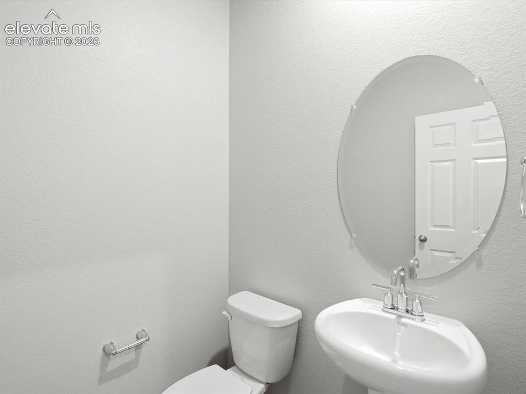 Image 6 of 34: Bathroom