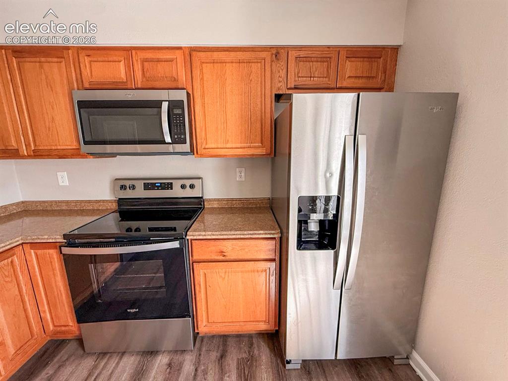 Image 12 of 27: Kitchen