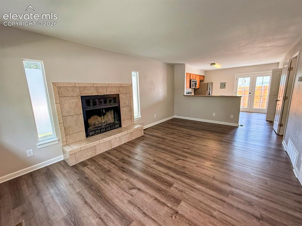 Image 2 of 27: Living Room