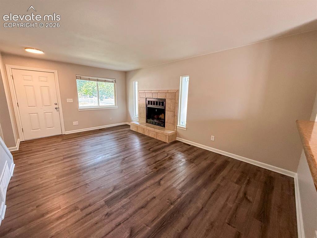 Image 5 of 27: Living Room
