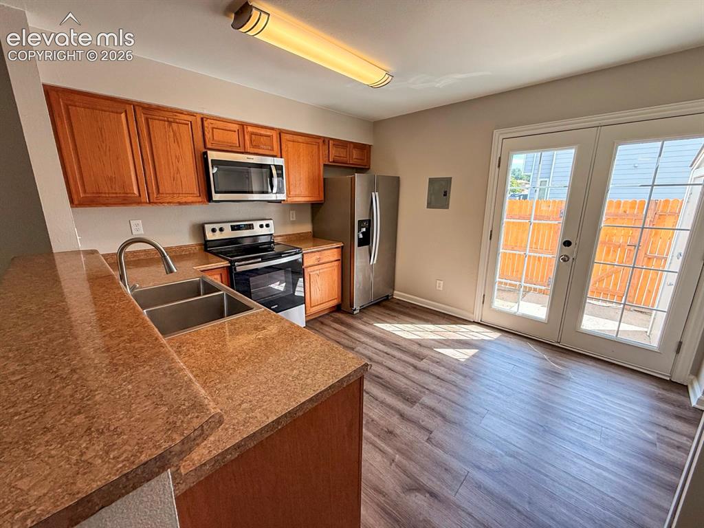 Image 6 of 27: Kitchen
