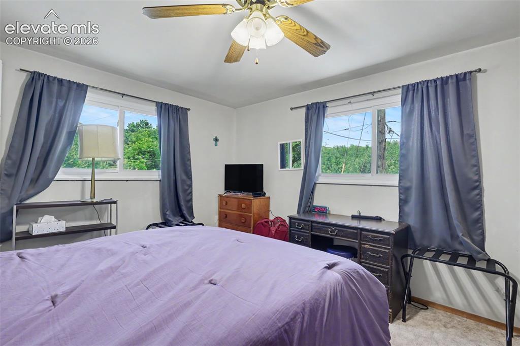 Image 17 of 26: Bedroom