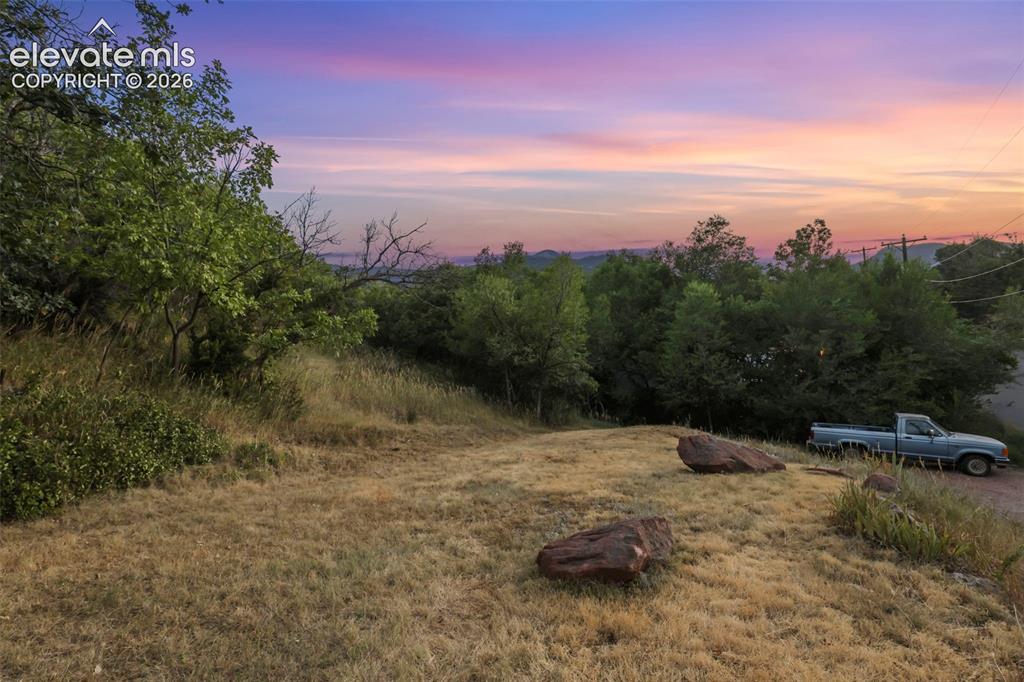 Image 9 of 26: Yard