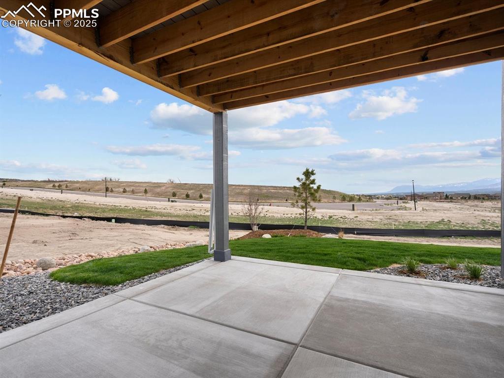 Image 35 of 35: Patio