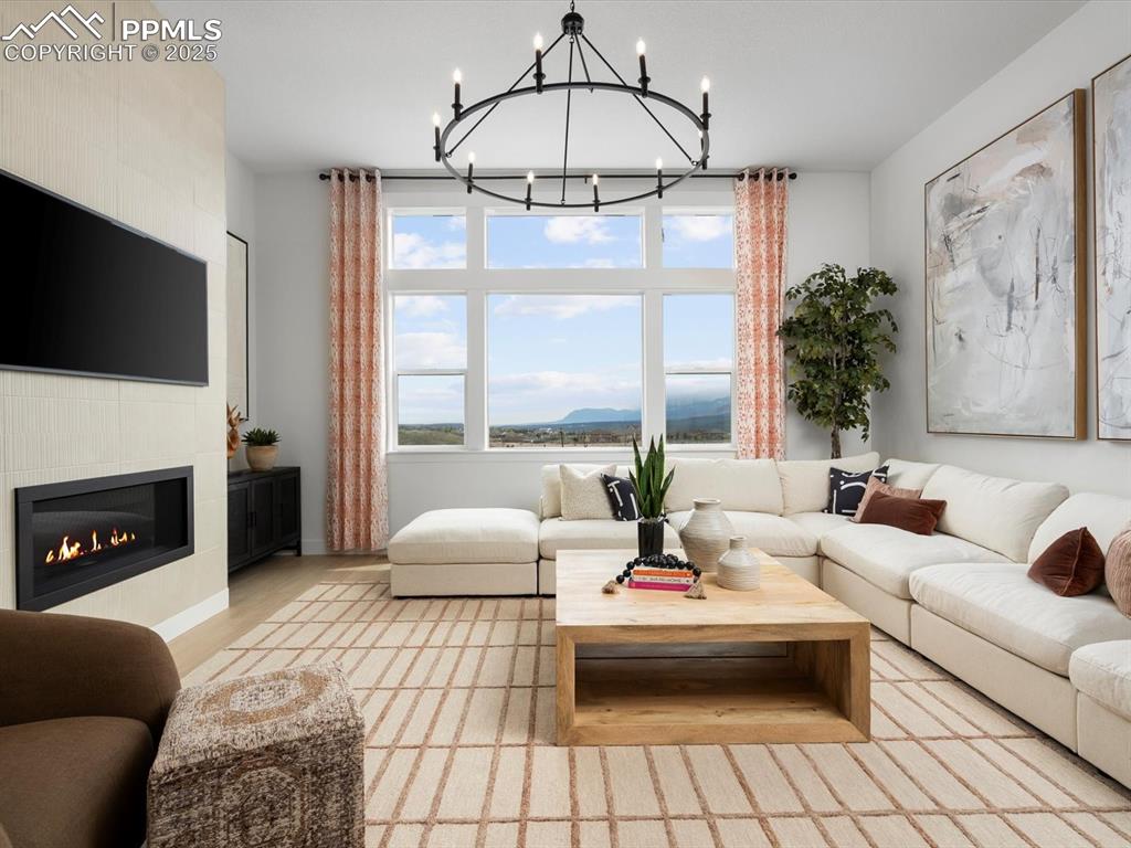 Image 4 of 35: Living Room