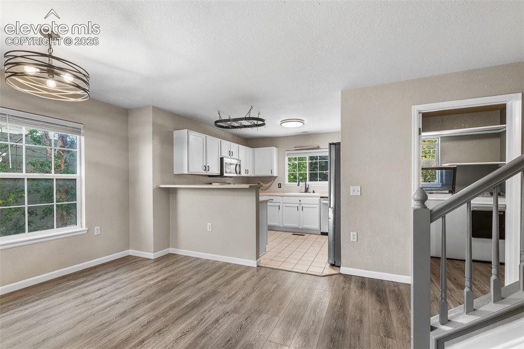 Image 11 of 40: Kitchen