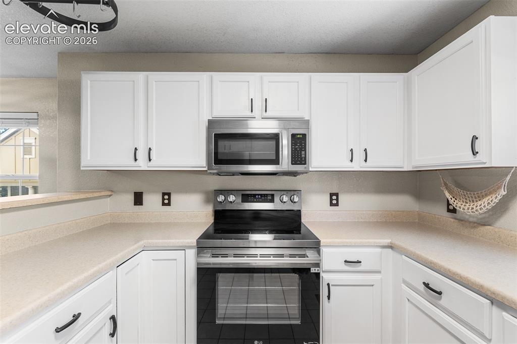 Image 6 of 40: Kitchen