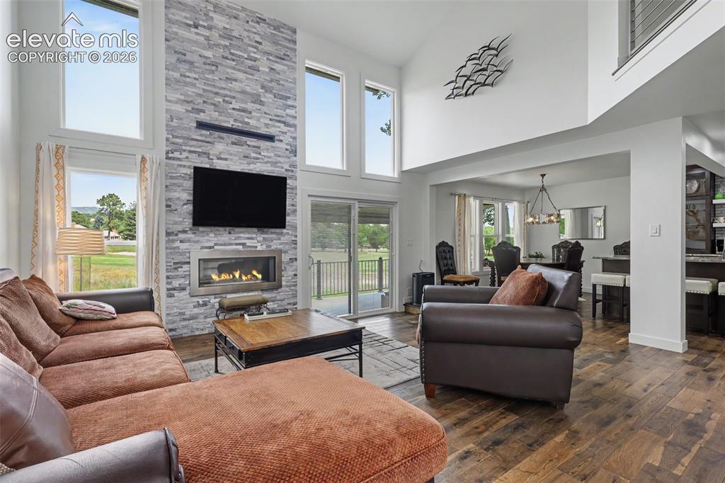 Image 10 of 50: Living Room
