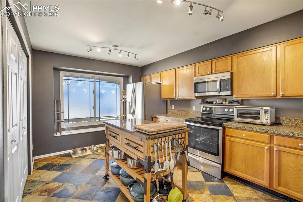 Image 10 of 48: Kitchen