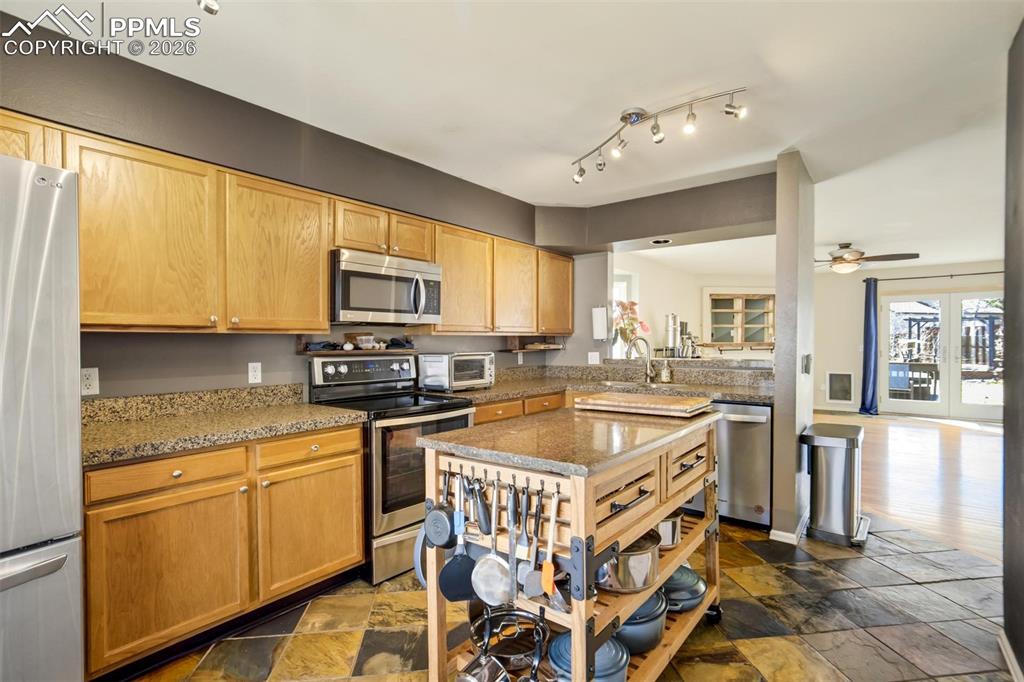 Image 11 of 48: Kitchen