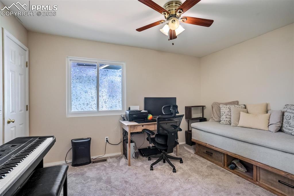 Image 19 of 48: Office