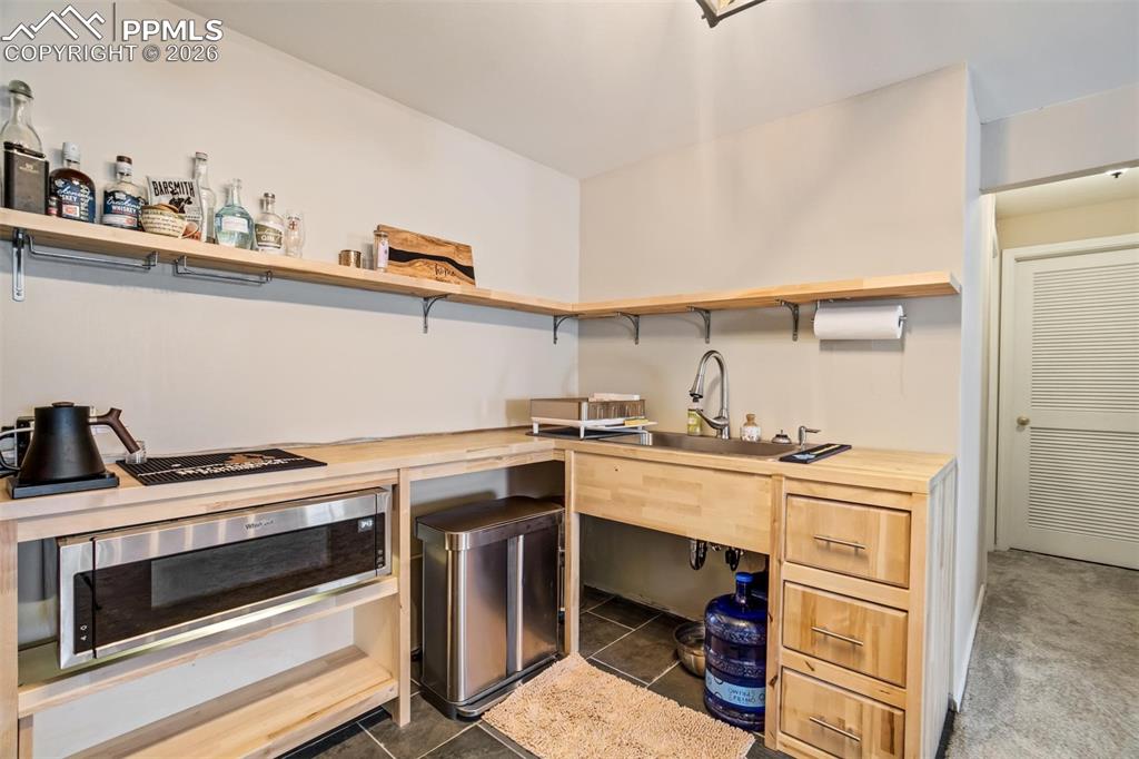 Image 24 of 48: Kitchen