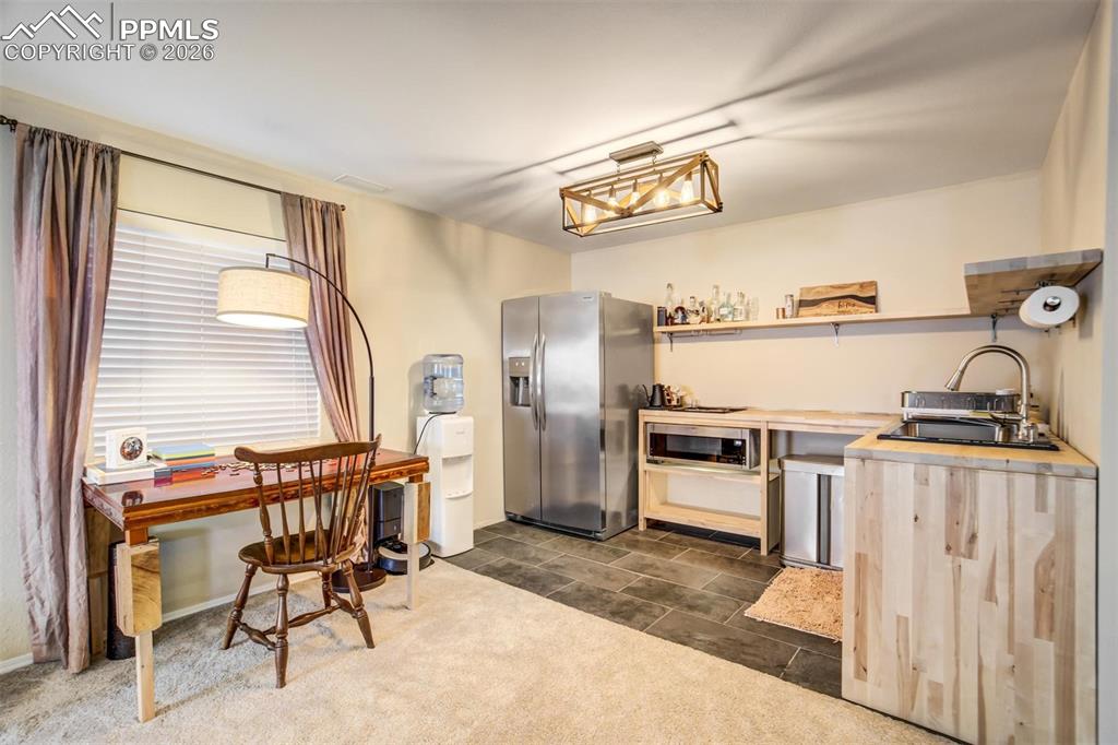 Image 25 of 48: Kitchen