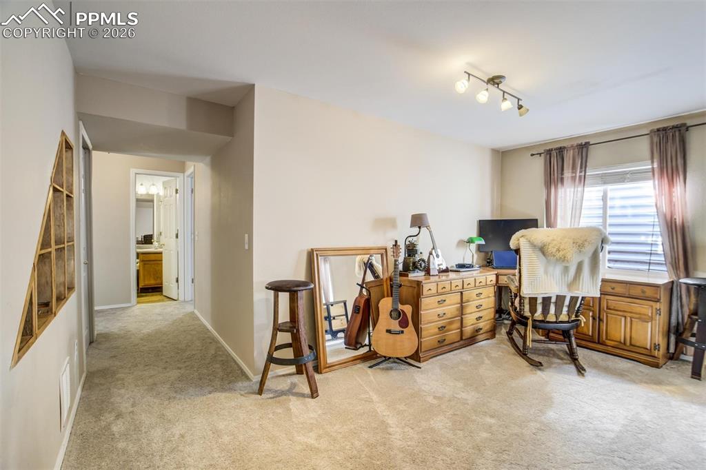 Image 26 of 48: Office