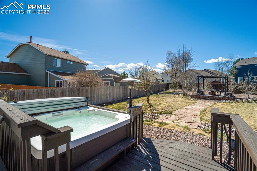 Image 35 of 48: Deck