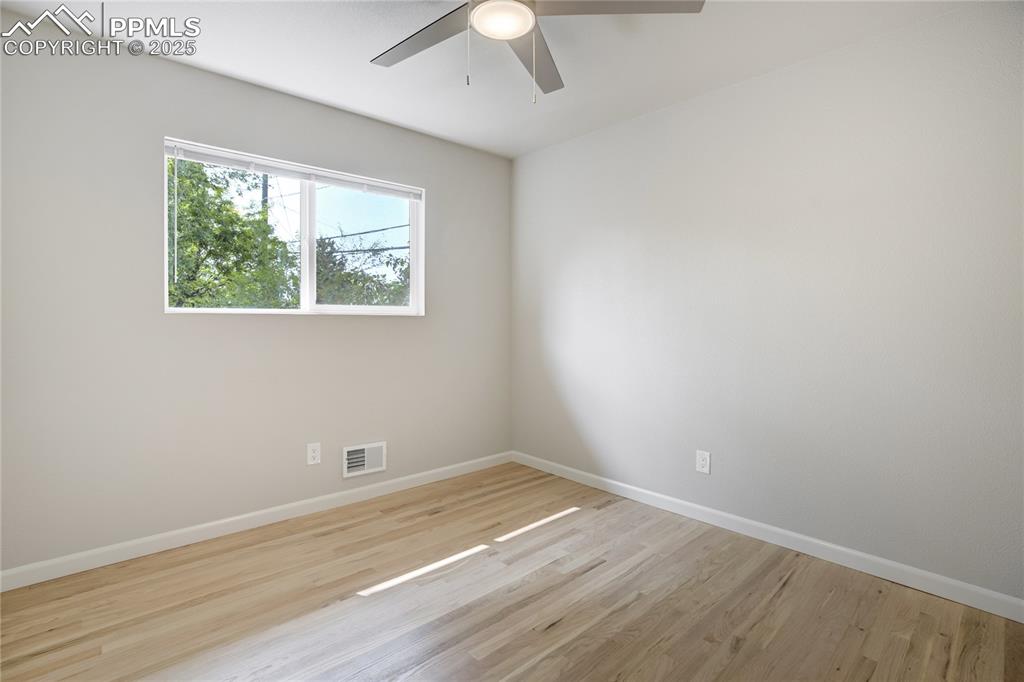 Image 14 of 41: Bedroom