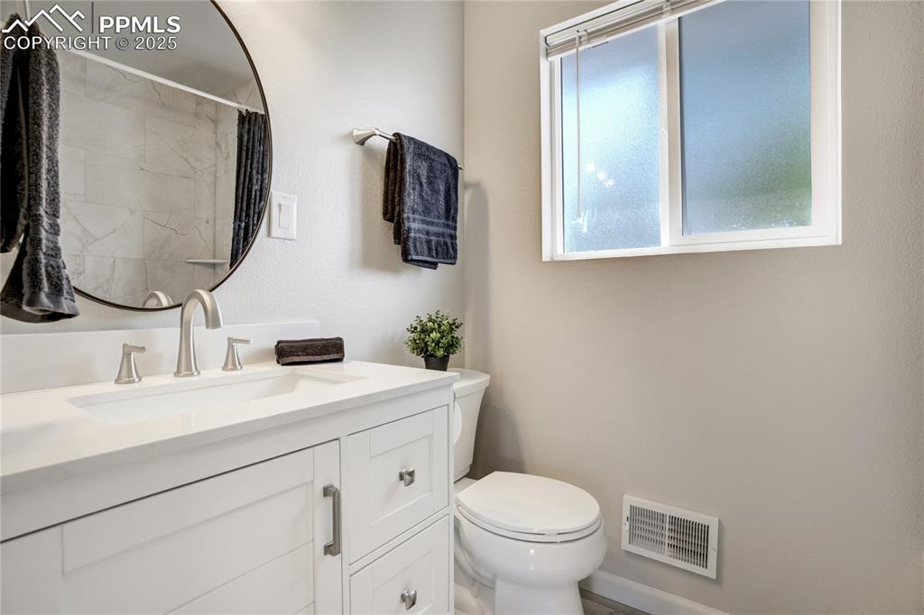 Image 15 of 41: Main Level Bathroom 