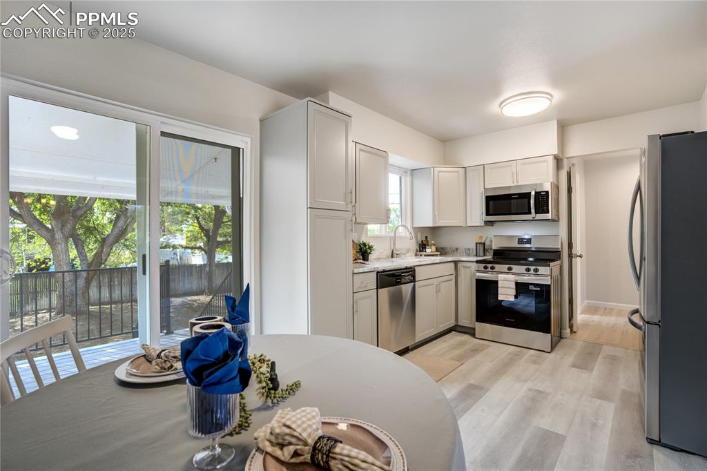Image 6 of 41: Kitchen