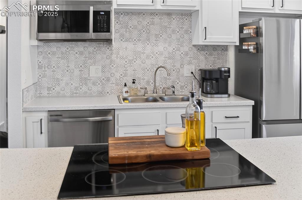 Image 10 of 37: Kitchen